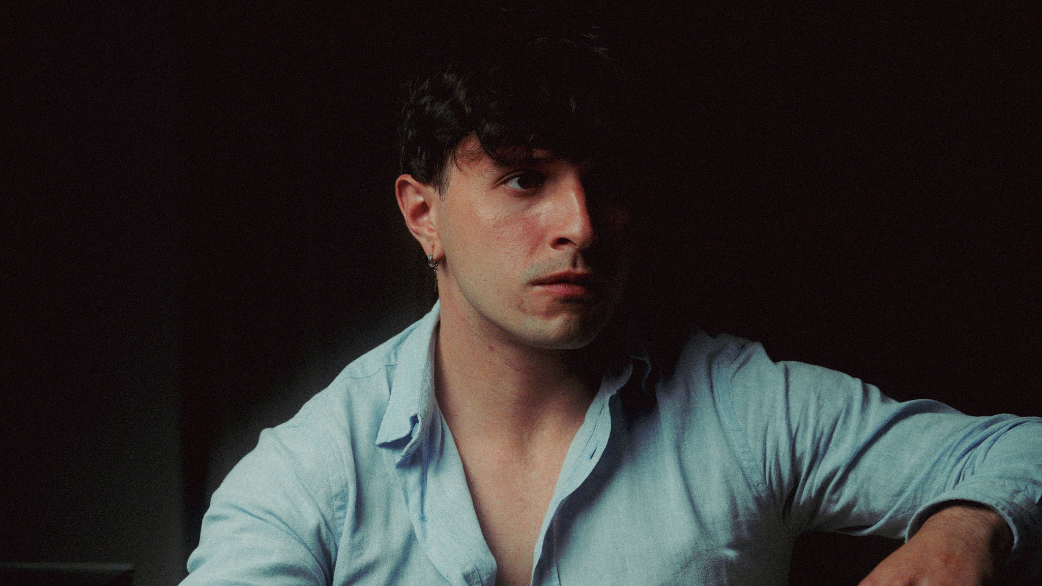 Portrait of Maikon Winter in a light blue shirt